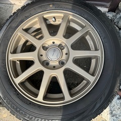 スタッドレスタイヤホイール付きの画像