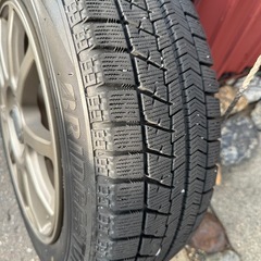 スタッドレスタイヤホイール付きの画像