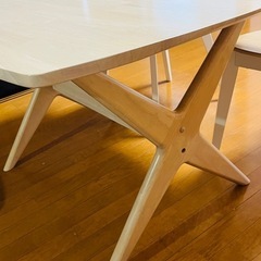 ダイニングテーブル の画像