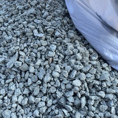 6号砕石　砂　砂利　土のう袋入り　100袋　
2トン分　　の画像