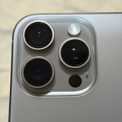 iPhone16proナチュラルチタニウム256GB バッテリー100%の画像