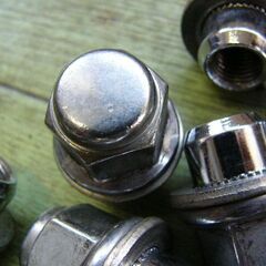 トヨタ純正アルミ専用ナット　２１頭　中古２０個の画像