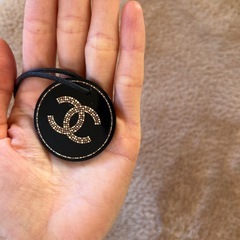 【CHANEL】ブラック×ゴールド　チャーム/ストラップの画像