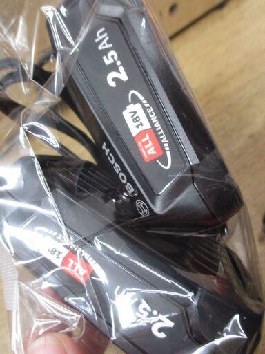 ボッシュ BOSCH BBS1223WJP 充電式クリーナー 中古品 バッテリ18V 2.5Ah二個/充電器/替ノズル 【ハンズクラフ