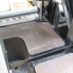 マキタ makita 2107FW ポータブルバンドソー 中古品 台付 【ハンズクラフト宜野湾店】の画像