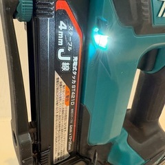 マキタ　ST421D 充電式タッカ　BTセット　使用頻度　数回　美品　の画像