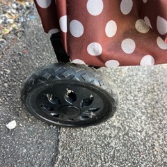 買い物の時のカート？の画像