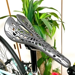 Bianchi Sport 超軽量 Fフォ-クカ-ボン.ボディアルミ仕上げの700c クロスバイクで変速はF-2 R9で18速で可成乗りやすいです、の画像