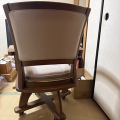 食卓の椅子の画像