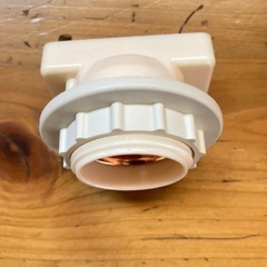 角型引掛電球ソケットと電球のセットの画像