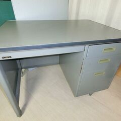 スチール事務机の画像