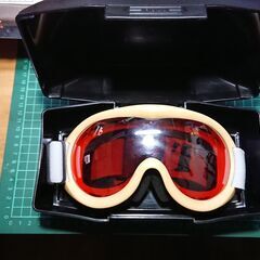 SWANS製のゴーグルケース2個・ゴーグル・付きの画像