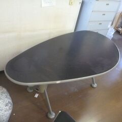 コクヨの楕円テーブルの画像