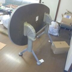 コクヨの楕円テーブルの画像