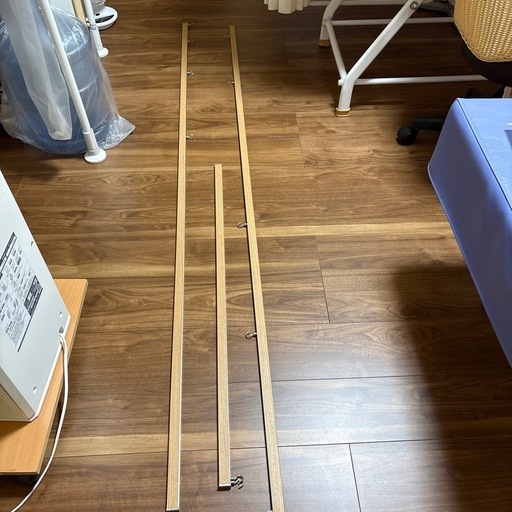壁にレール