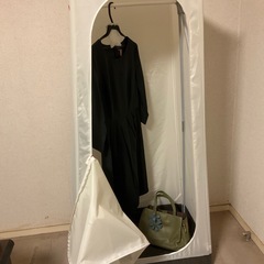 IKEA VUKU（ヴク）ワードローブの画像