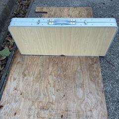 折りたたみテーブル アルミニウム製
の画像