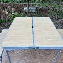 折りたたみテーブル アルミニウム製
の画像