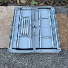 折りたたみテーブル アルミニウム製
の画像