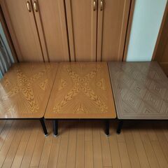 折りたたみ式テーブルの画像