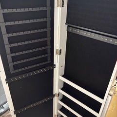 収納付き姿見の画像