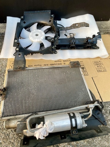 車　エアコン部品　中古