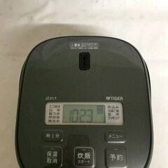 【北見市発】タイガー TIGER タイガーマイコン炊飯器 JBS-B055 2023年製 メタルブラック(KL) 3合 一人暮らし 新生活 引っ越し (E3738wYM)の画像