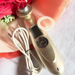 美ルル クラッシィ 美顔器 ゴールド 充電ケーブル付 固定用ゴム新品未使用の画像