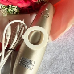美ルル クラッシィ 美顔器 ゴールド 充電ケーブル付 固定用ゴム新品未使用の画像