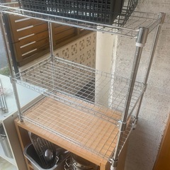 カラーボックス、シルバーラック、アミ、バットなどの画像