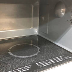 ss7942　シャープ 電子レンジ RE-TS171-W ホワイト ヘルツフリー 17L SHARP 単機能レンジ 白 フラットテーブル 縦開き コンパクト シンプル 単身者向け 電子レンジ 中古の画像