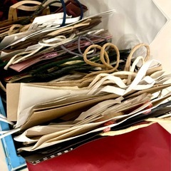 【約100枚まとめ売り】紙袋 大量セット／大小サイズ混合・ショッパー・ギフト用など色々の画像