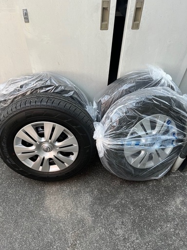 キャラバン新車外し純正タイヤセット (k ) 瀬戸のタイヤ、ホイールの