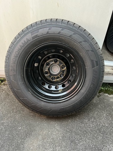 キャラバン新車外し純正タイヤセット (k ) 瀬戸のタイヤ、ホイールの