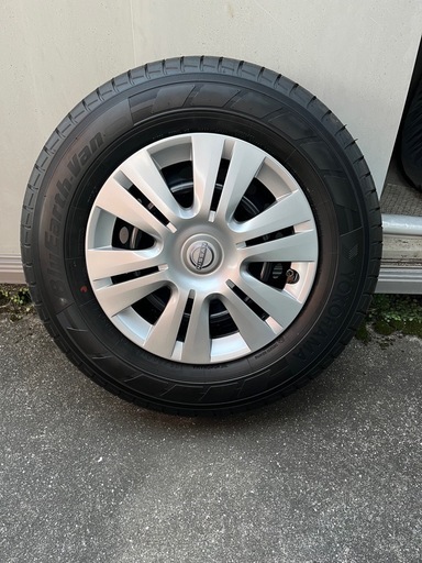 キャラバン新車外し純正タイヤセット (k ) 瀬戸のタイヤ、ホイールの