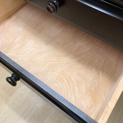 ss7946　民芸調 ハイチェスト 9段 引出11杯 幅60cm ダークブラウン タンス たんす 箪笥 カバ材 こげ茶 チェスト 引出収納 衣類収納 白鳥ファニチャー ハイチェスト 民芸調家具 中古の画像