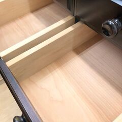 ss7946　民芸調 ハイチェスト 9段 引出11杯 幅60cm ダークブラウン タンス たんす 箪笥 カバ材 こげ茶 チェスト 引出収納 衣類収納 白鳥ファニチャー ハイチェスト 民芸調家具 中古の画像