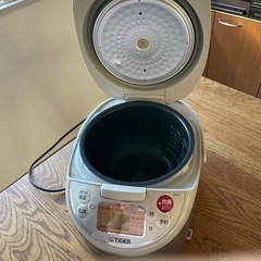 TIGER JKW-A 炊飯器 IH シルバーの画像