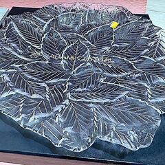 カガミ クリスタル 盛皿 ガラスプレート 大皿 葉っぱ模様 リーフデザイン 食器 透明プレート KAGAMI CRYSTAL 箱付き ギフト 未使用品の画像