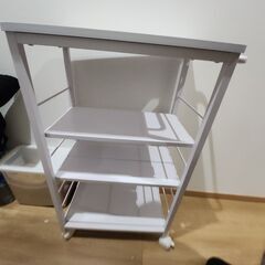 棚が動かせる キッチンワゴンの画像