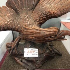 【リサイクルショップどりーむ荒田店】No.3803　大迫力‼木彫りの鷹　インテリア　オブジェ　コレクションの画像