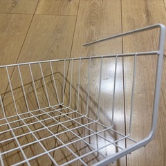 吊り下げ式ワイヤーバスケット【タオル収納等】の画像