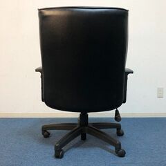 エグゼクティブチェア 肘付き役員椅子 オフィスチェア ブラック合皮レザー ガス圧昇降・ロッキング機能搭載・360°回転式デスクチェア2の画像