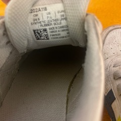 スニーカー24.5の画像