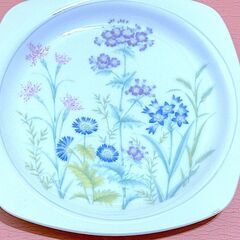 【未使用・ケース入】白磁 四季の花柄 プレート＆ピックセット 5枚組／銘々皿／取り皿／花模様／和モダン／箱付き／食器セット／ギフト／来客用の画像