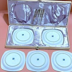 【未使用・ケース入】白磁 四季の花柄 プレート＆ピックセット 5枚組／銘々皿／取り皿／花模様／和モダン／箱付き／食器セット／ギフト／来客用の画像