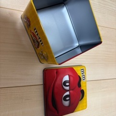 m&m 缶の画像