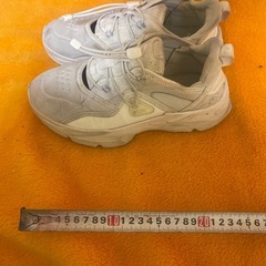 24.5スニーカー　中古の画像