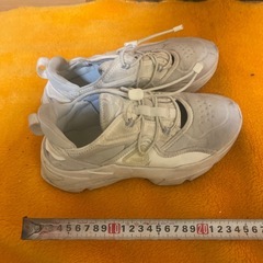 24.5スニーカー　中古の画像
