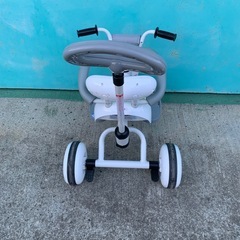 ディズニートライクピュア ハンドル付き 子供三輪車（ホワイト） トイザらス限定 の画像
